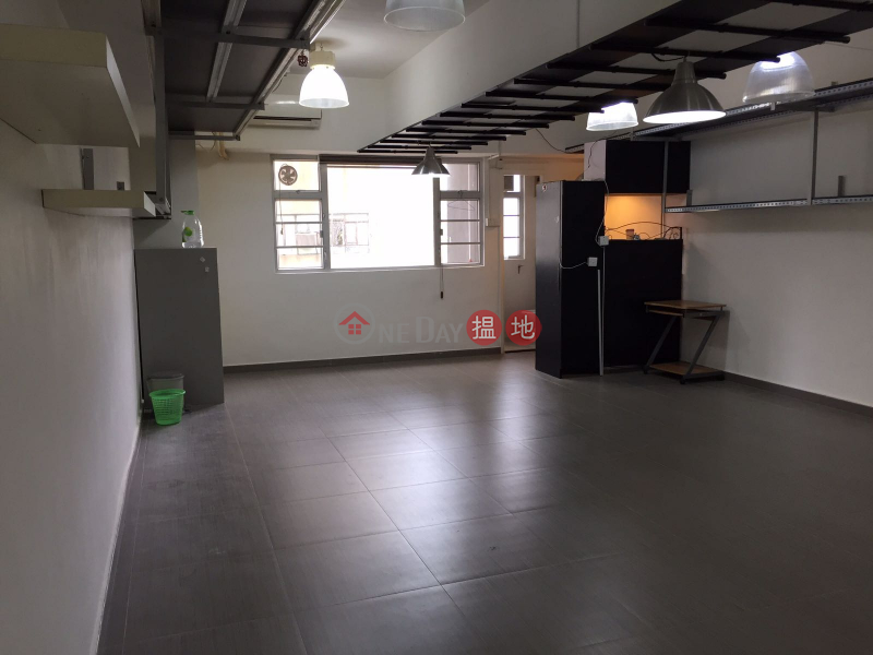 Stylish decoration, suitable for both storage and writing, you can make an appointment and take a look when you have the key, Shek Pai Tau Road | Tuen Mun | Hong Kong, Rental HK$ 8,200/ month