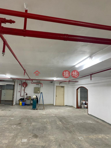 Large Warehouse For Rent In Hong Kong Spinners Industrial Building In Lai Chi Kok. Let\'s View | Hong Kong Spinners Industrial Building Phase 6 香港紗厰工業大廈6期 Rental Listings