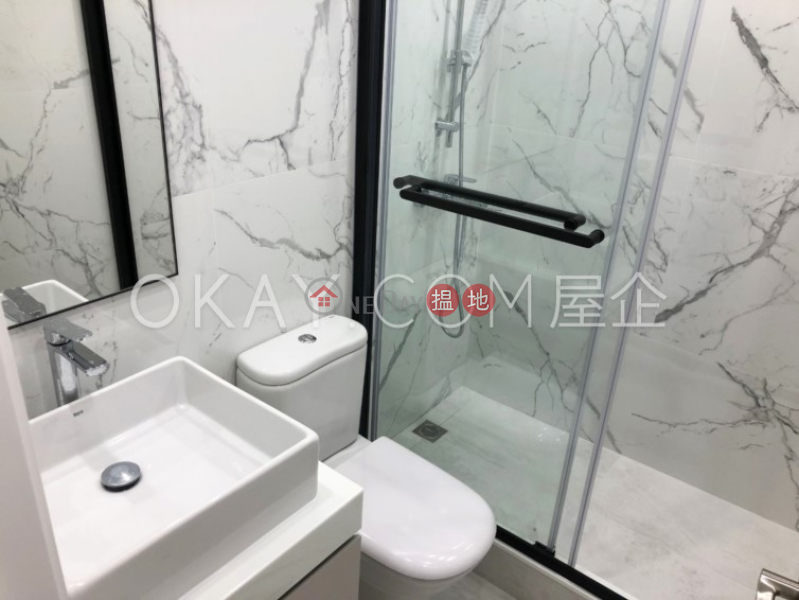 Gorgeous 3 bedroom in Causeway Bay | For Sale | Lunar Building 月華大廈 Sales Listings