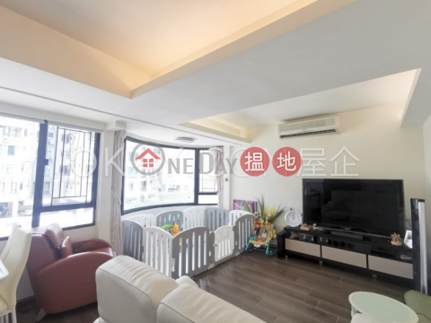 Luxurious 2 bedroom with parking | For Sale | Pine Gardens 松苑 _0