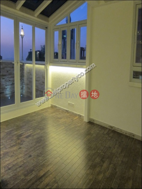 1-bedroom penthouse for rent in Sai Ying Pun | Wealth Building 富裕大廈 _0