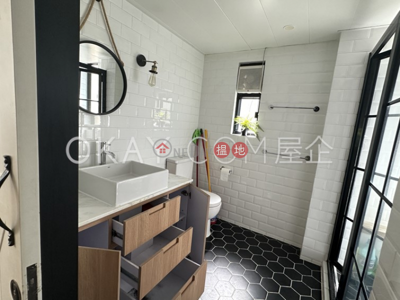 Intimate 1 bedroom on high floor with rooftop | Rental | 144-146 Bonham Strand 文咸東街144-146號 Rental Listings