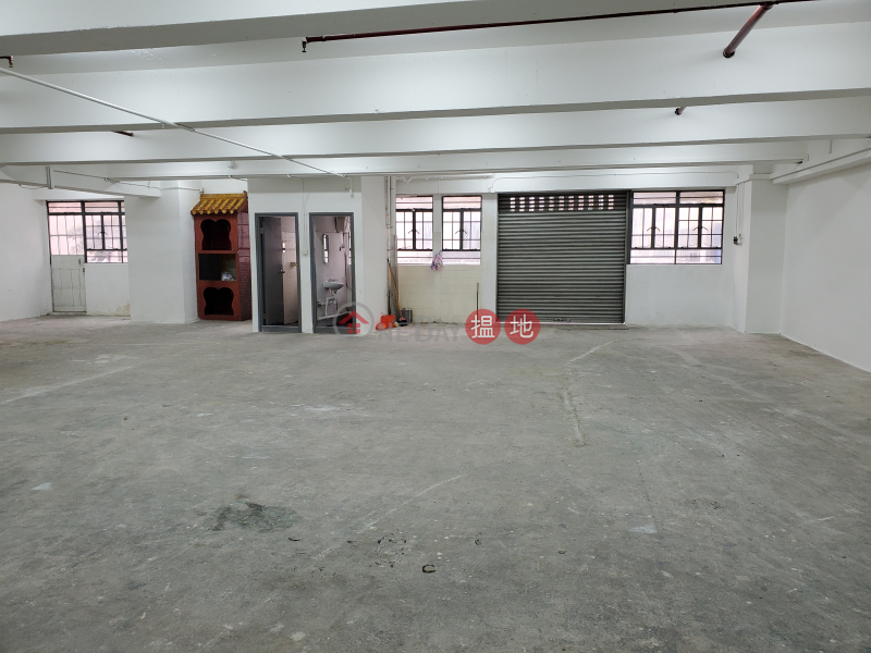 HK$ 36,000/ month | Wai Cheung Industrial Building Tuen Mun | Rare and practical * warehouse writing with over a thousand square feet of terrace * that is about t