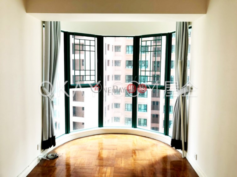 Stylish 2 bedroom in Mid-levels Central | For Sale | Hillsborough Court 曉峰閣 Sales Listings