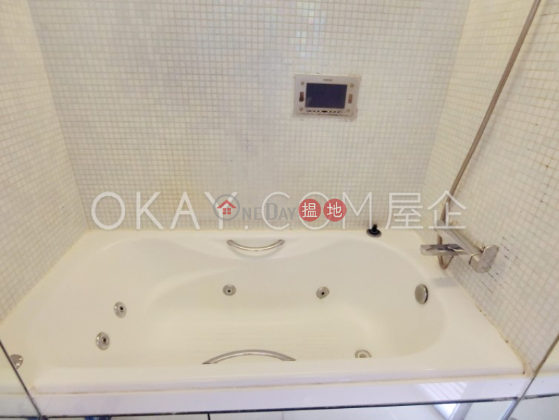 2房1廁,極高層,星級會所,露台聚賢居出租單位-108荷李活道 | 中區香港-出租|HK$ 28,000/ 月