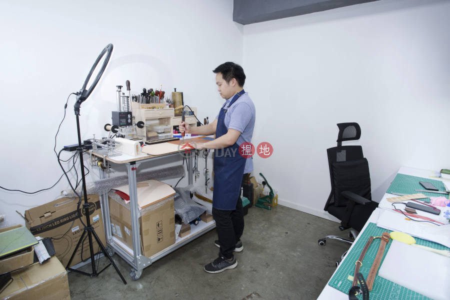 Creative Workshop and storage space in Wong Chuk Hang | Victory Factory Building 勝利工廠大廈 Rental Listings