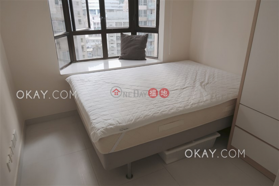 HK$ 25,000/ month | Kwong Fung Terrace Western District | Lovely 2 bedroom in Western District | Rental
