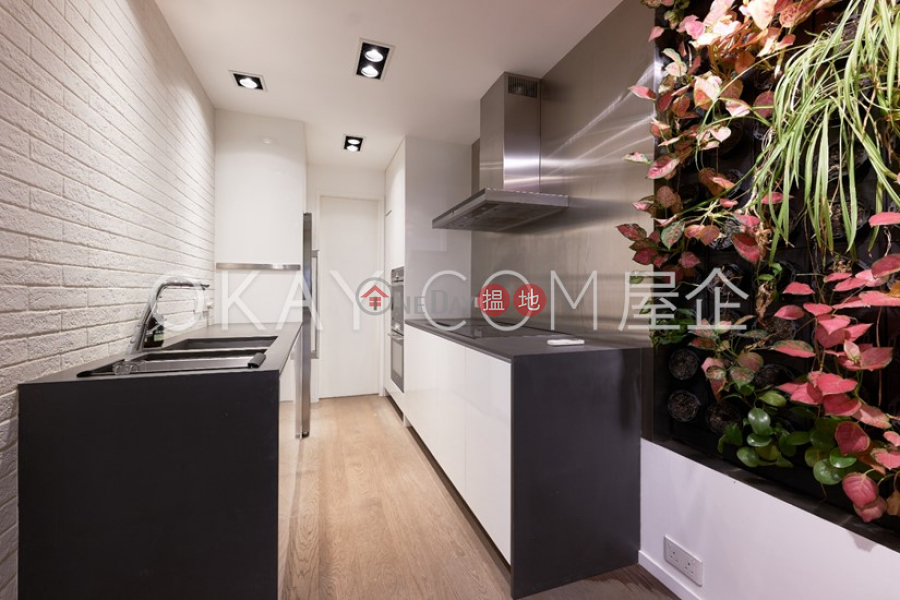 Gorgeous 2 bedroom in Mid-levels West | Rental | Caine Building 廣堅大廈 Rental Listings
