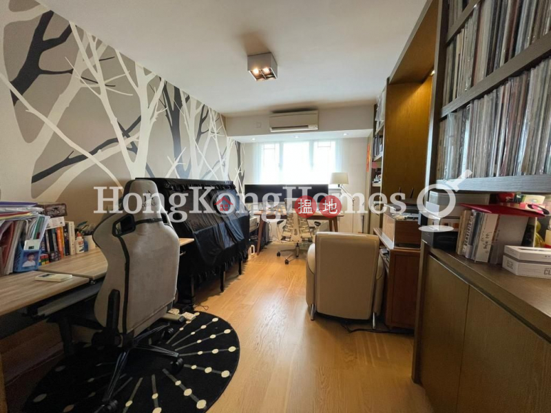 3 Bedroom Family Unit at Block 19-24 Baguio Villa | For Sale, 550 Victoria Road | Western District | Hong Kong | Sales, HK$ 25.8M