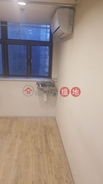 HK$ 29,800/ month Wah Hen Commercial Centre, Wan Chai District | TEL: 98755238