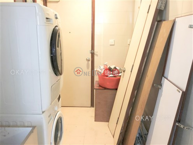 HK$ 93,000/ month Dynasty Court Central District | Unique 3 bedroom with balcony & parking | Rental