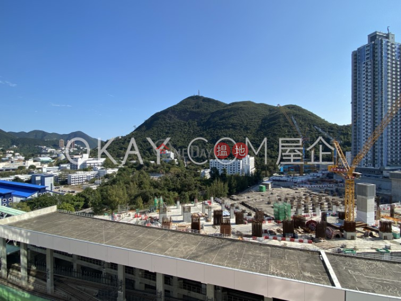 Luxurious 3 bedroom in Wong Chuk Hang | For Sale | E. Tat Factory Building 怡達工業大廈 Sales Listings