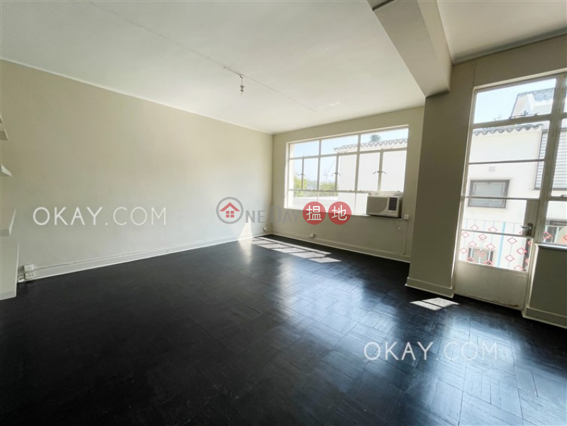 Cozy 3 bedroom with balcony & parking | Rental | 52 Stanley Village Road 赤柱村道52號 Rental Listings
