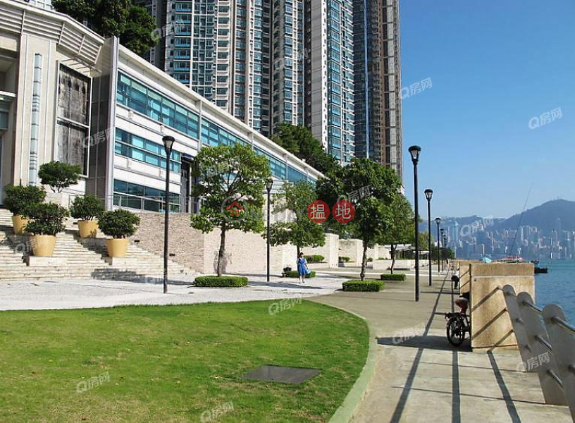 HK$ 12.5M | Tower 3 The Long Beach | Yau Tsim Mong, Tower 3 The Long Beach | 2 bedroom Low Floor Flat for Sale