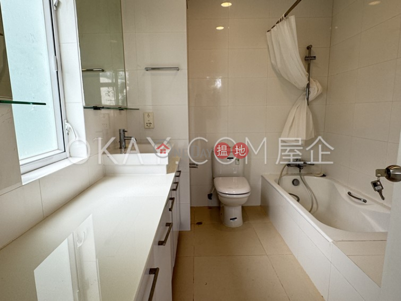HK$ 90,000/ month | Villa Martini Block 3, Southern District, Exquisite 3 bedroom with balcony & parking | Rental
