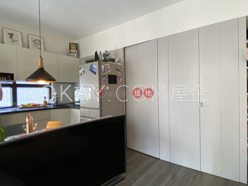 New Central Mansion, Middle, Residential | Sales Listings HK$ 8.6M