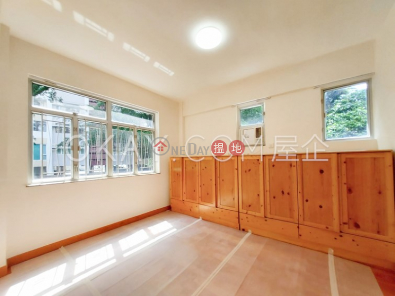 HK$ 13.98M | Kiu Sen Court, Western District | Nicely kept 2 bedroom with balcony & parking | For Sale