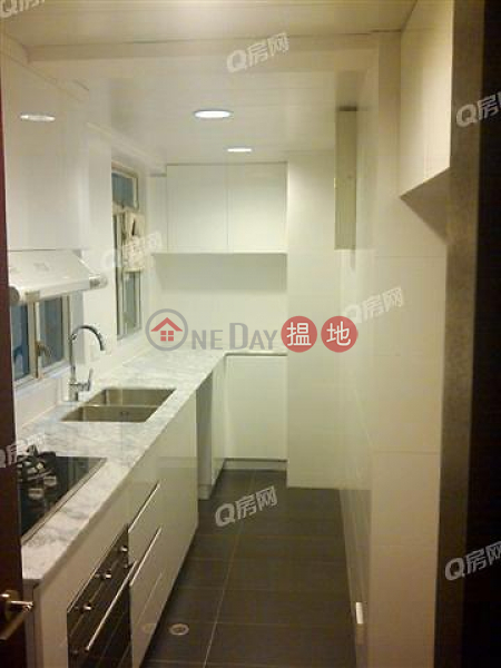 HK$ 18M | Block 5 Phoenix Court | Wan Chai District | Block 5 Phoenix Court | 3 bedroom Mid Floor Flat for Sale