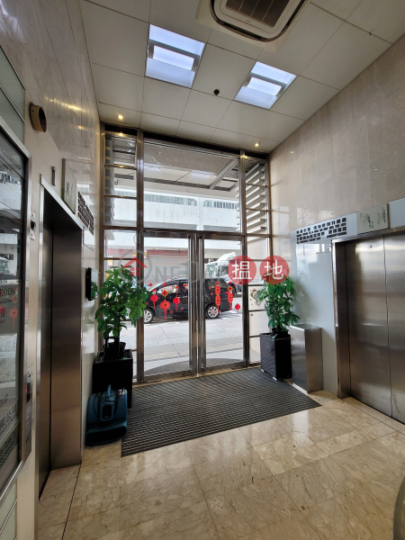 It is a self contained community integrating various industries with full sea view | Oceanic Industrial Centre 海灣工貿中心 Rental Listings