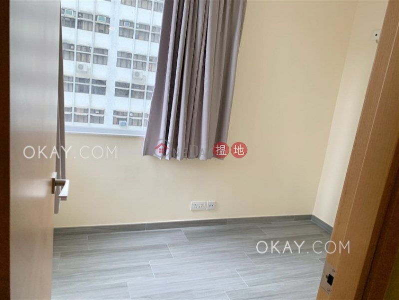 Generous 2 bedroom on high floor | For Sale | Lok Moon Mansion 樂滿大廈 Sales Listings