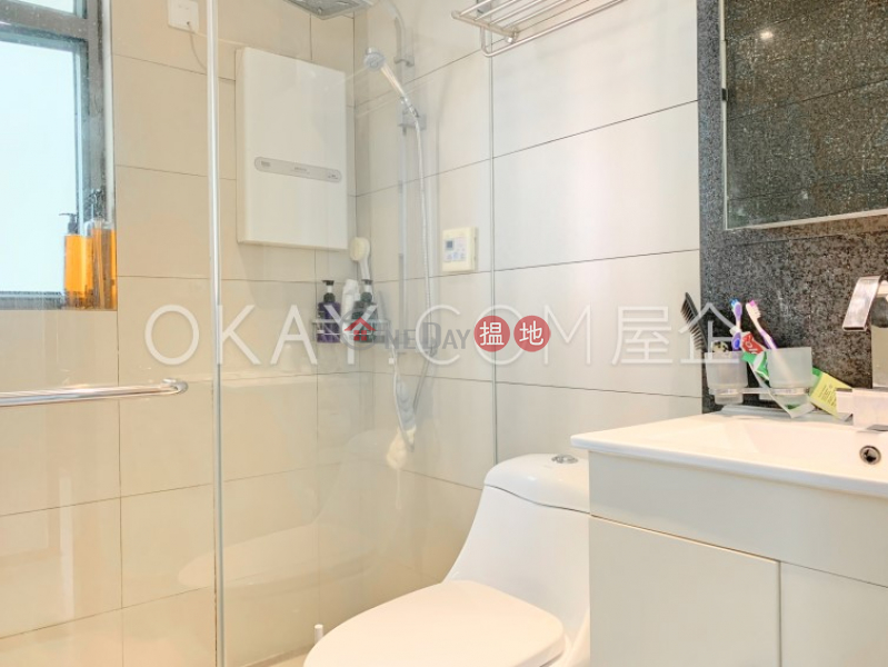 HK$ 35,000/ month | Palatial Crest, Western District | Stylish 3 bedroom in Mid-levels West | Rental