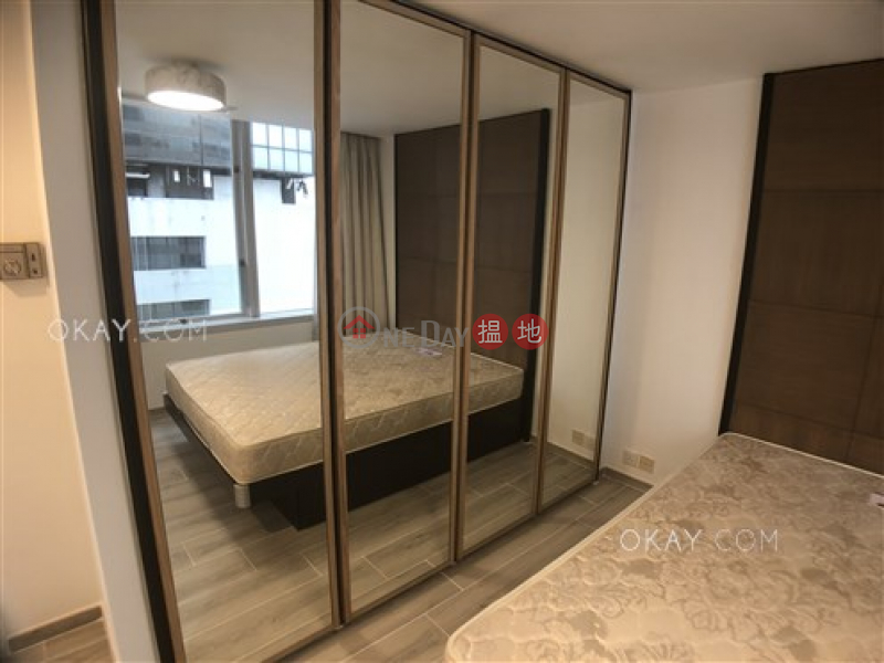 Generous 1 bedroom in Wan Chai | Rental, Convention Plaza Apartments 會展中心會景閣 Rental Listings | Wan Chai District (OKAY-R20734)