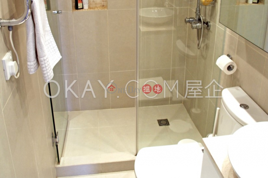 Tasteful 2 bedroom with balcony | For Sale | Discovery Bay, Phase 3 Hillgrove Village, Glamour Court 愉景灣 3期 康慧台 康頤閣 Sales Listings