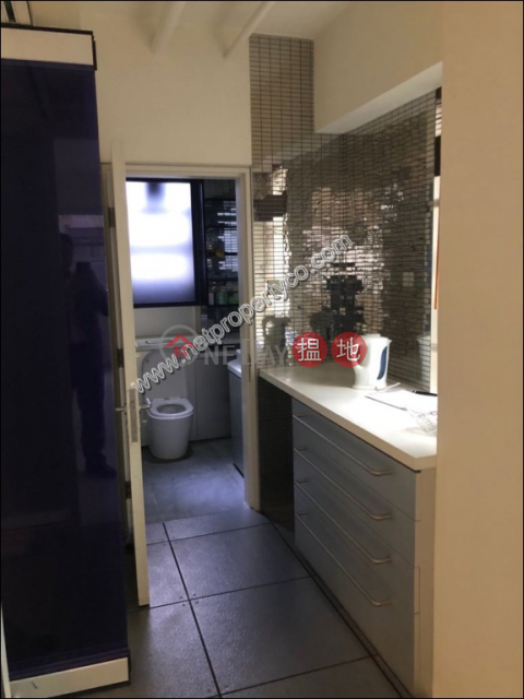 Decent Office Unit in Central for Rent, Hilltop Plaza 鴻豐商業中心 | Central District (A063339)_0