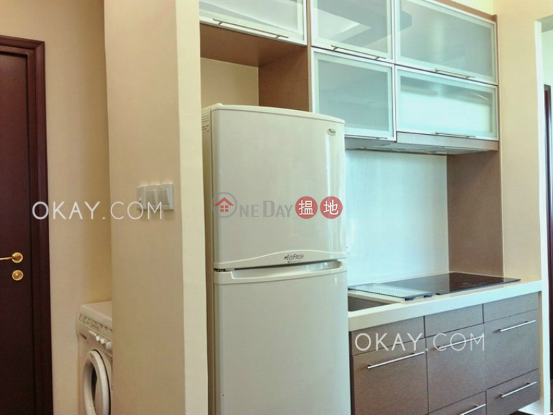 HK$ 30,000/ month, 2 Park Road, Western District | Gorgeous 2 bedroom with balcony | Rental