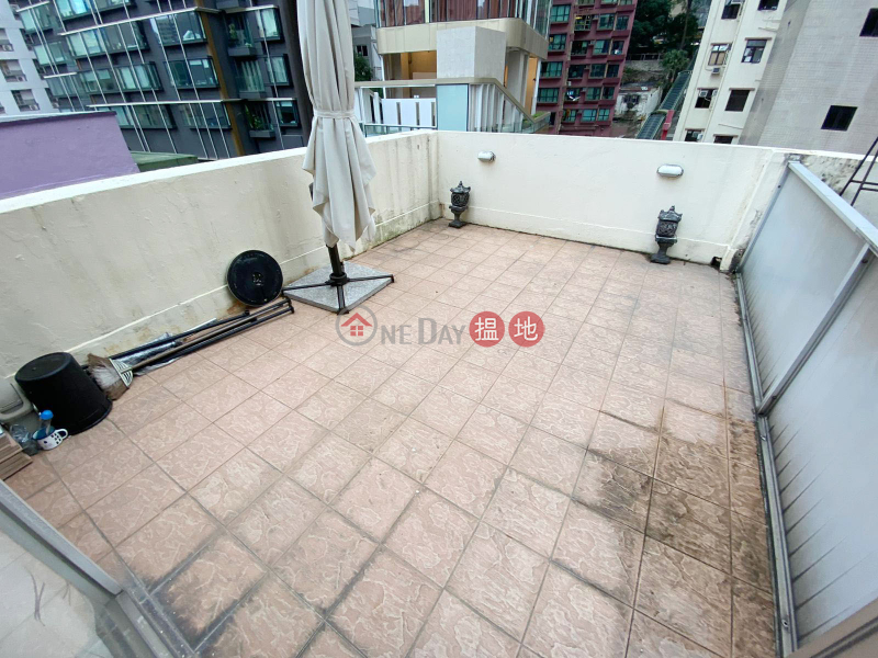 Good Condition Studio Flat with Roof in Caine Road. | Ichang House 宜昌樓 Rental Listings