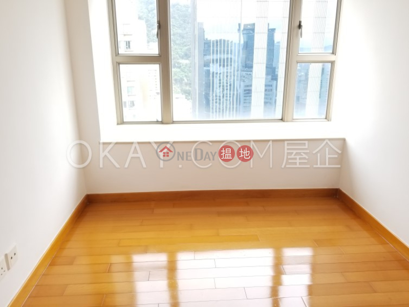 Nicely kept 2 bedroom on high floor with balcony | For Sale | The Zenith Phase 1, Block 3 尚翹峰1期3座 Sales Listings
