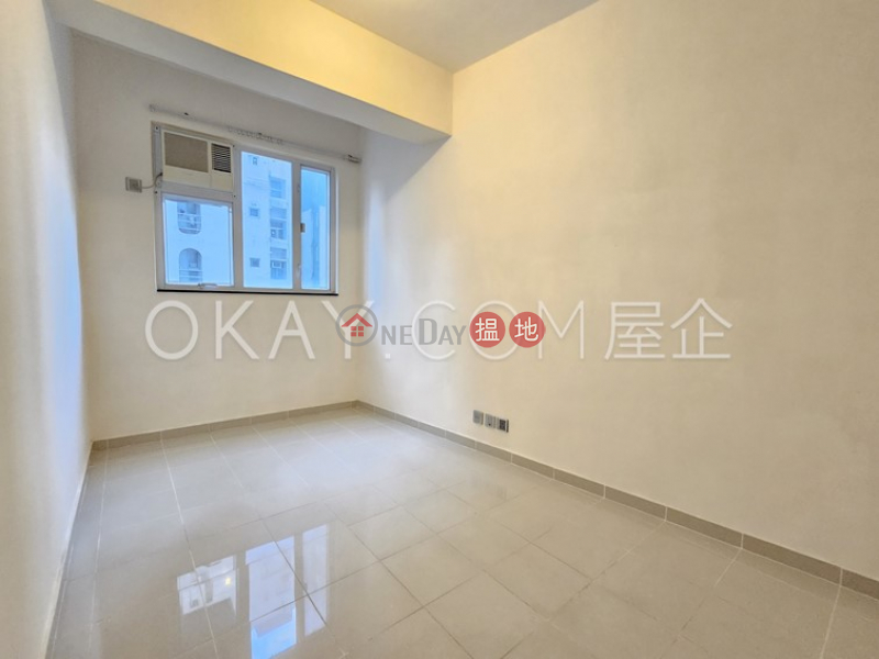HK$ 25,300/ month Bonanza Court | Western District Popular 3 bedroom in Mid-levels West | Rental