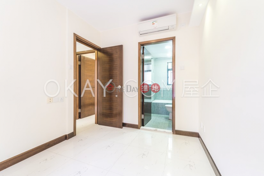 HK$ 28,000/ month Royal Court | Wan Chai District | Elegant 3 bedroom with balcony & parking | Rental