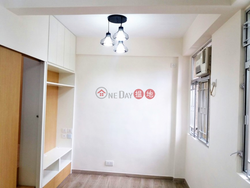 ** Highly Recommended ** Brightly Renovated with built-in storage, Peaceful Environment, Close to MTR & Bus Terminal | Douvres Building 都富大廈 Sales Listings