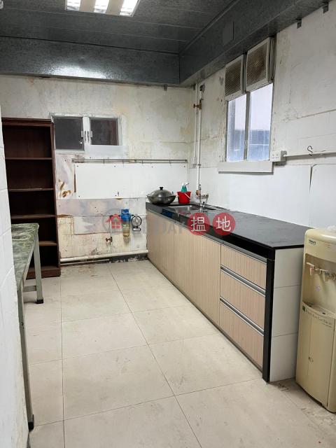 Bright, sea view, well decorated, Tsing Yi Industrial Centre Phase 1 青衣工業中心1期 | Kwai Tsing District (POONC-3643438214)_0