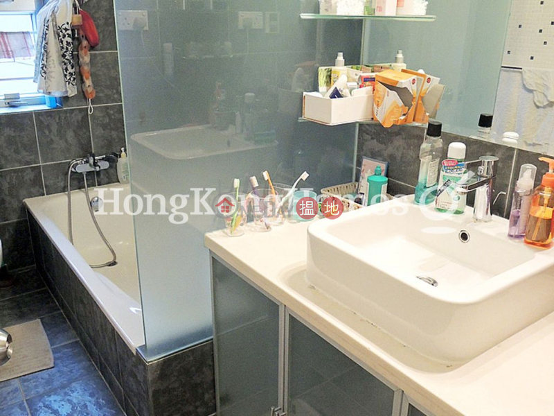 HK$ 55,000/ month | Hong Lok Mansion Central District 3 Bedroom Family Unit for Rent at Hong Lok Mansion