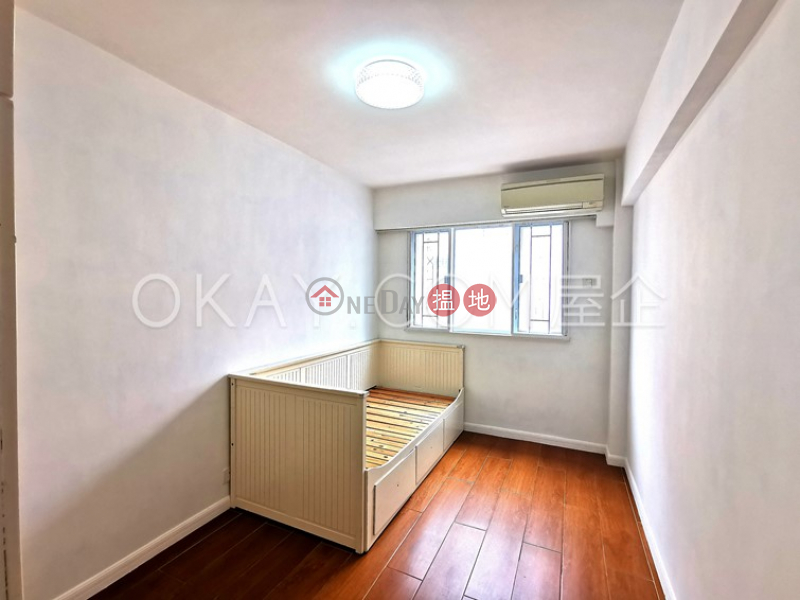Nicely kept 3 bedroom with parking | For Sale | Parisian 海寧雅舍 Sales Listings