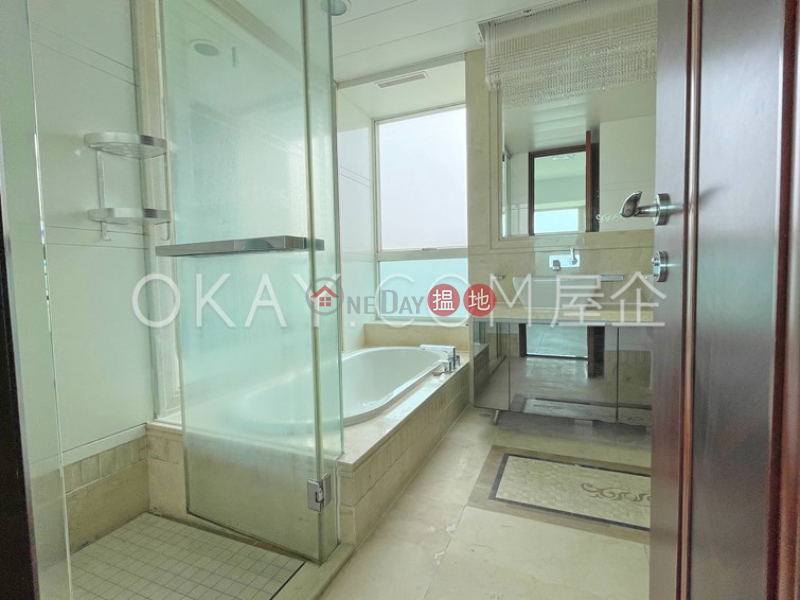 HK$ 83,000/ 月名門 3-5座灣仔區-4房2廁,極高層,星級會所,連車位名門 3-5座出租單位