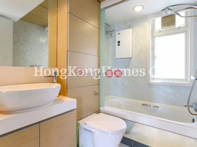 3 Bedroom Family Unit for Rent at Centrestage | Centrestage 聚賢居 Rental Listings