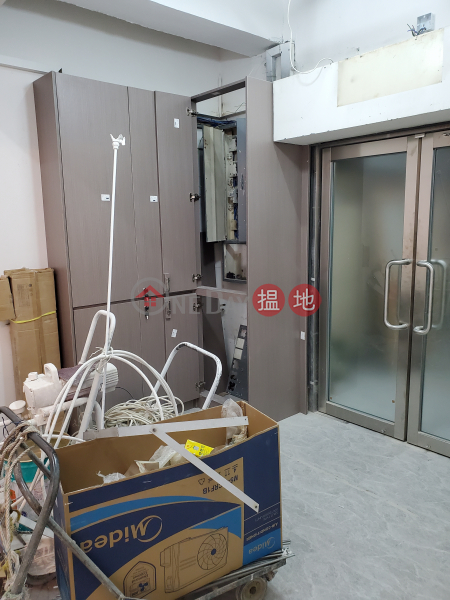 HK$ 6,500/ 月|恆威工業中心-屯門近港鐵站全新裝修 工作室,有窗,有廁