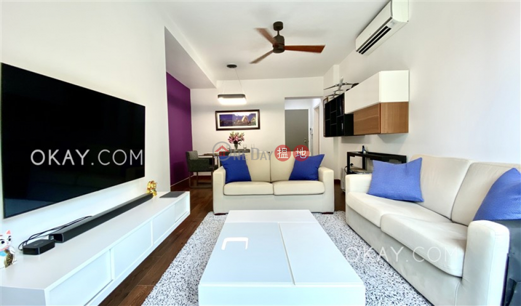 Elegant 2 bedroom on high floor | For Sale | Hillsborough Court 曉峰閣 Sales Listings