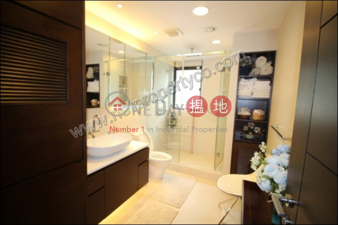 3 Bedrooms Stylish Apartment for Sale, Royalton 豪峰 | Western District (A054827)_0