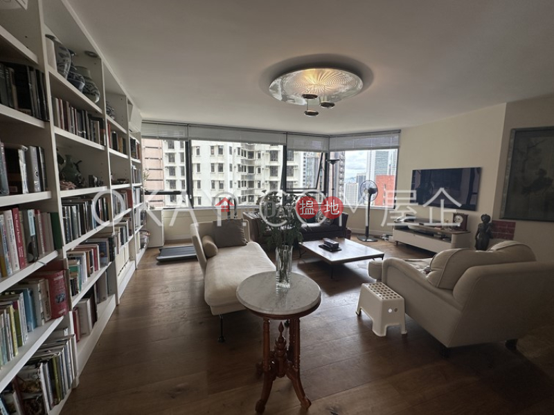 Stylish 4 bedroom with parking | For Sale | Silvercrest 聚安樓 Sales Listings