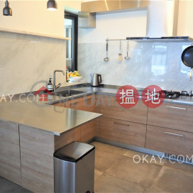 Nicely kept 2 bedroom on high floor with balcony | Rental | Carol Mansion 嘉華大廈 _0