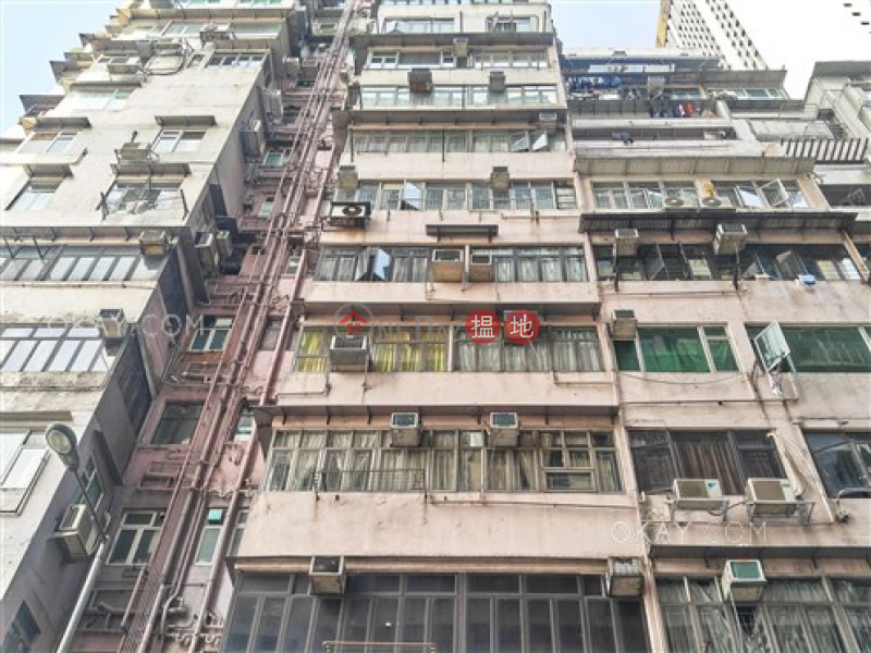 HK$ 25,000/ month Hoi Deen Court | Wan Chai District | Unique 1 bedroom with balcony | Rental