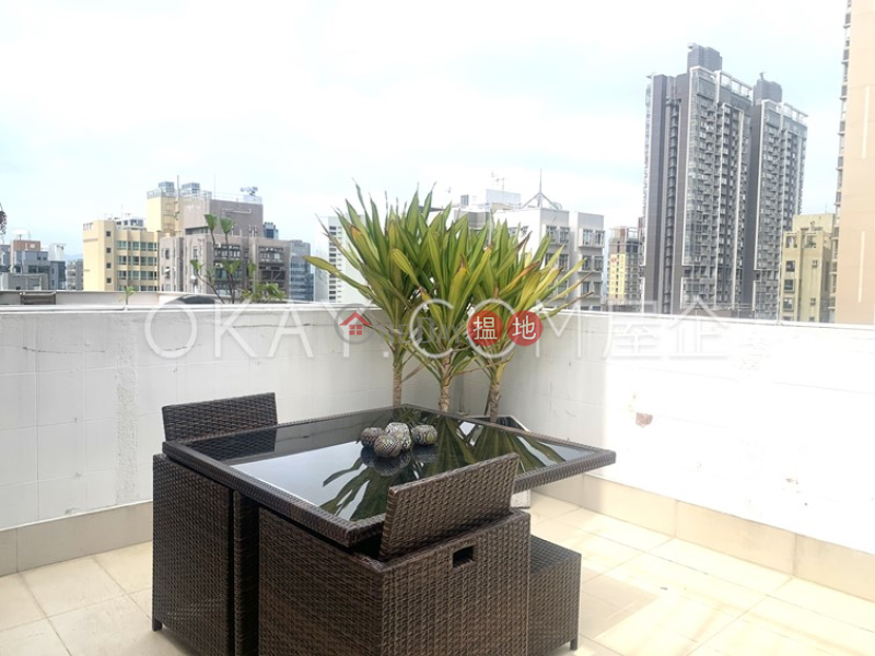 Generous 1 bedroom on high floor with rooftop & terrace | Rental | Wing Cheung Building 永祥大廈 Rental Listings