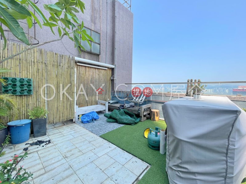 HK$ 9.6M, Sussex Court, Western District Generous 2 bed on high floor with harbour views | For Sale