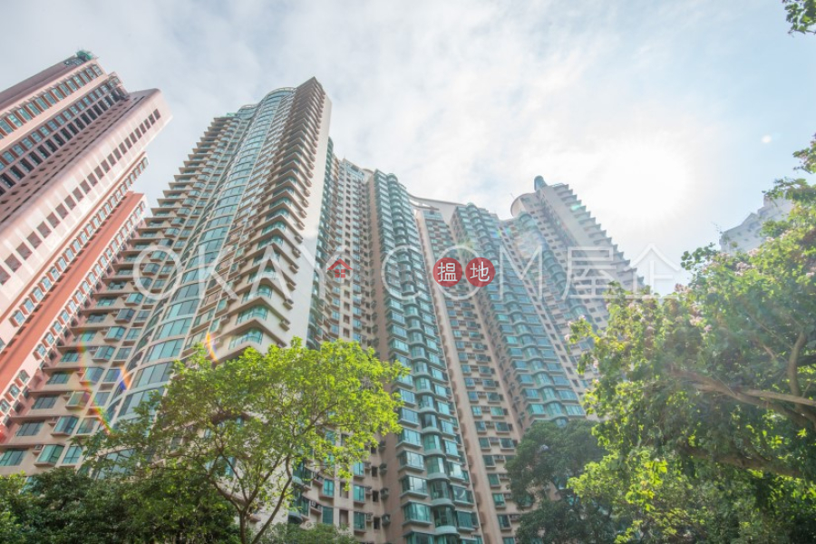 Luxurious 2 bedroom on high floor with parking | For Sale | Hillsborough Court 曉峰閣 Sales Listings