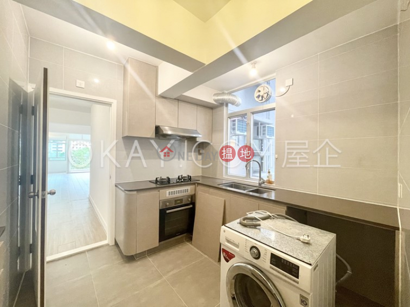 HK$ 54,000/ month, Happy Mansion, Wan Chai District | Luxurious 3 bedroom with balcony | Rental