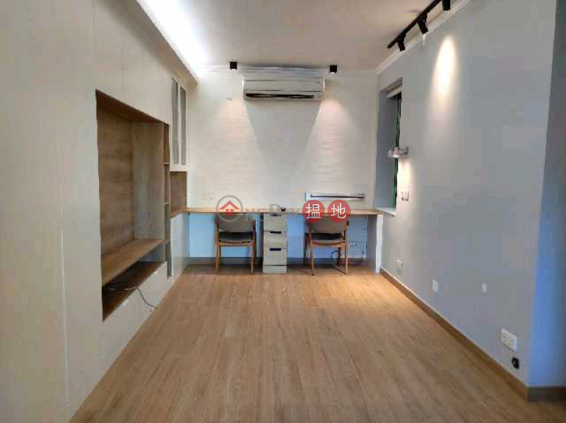 HK$ 38,000/ month | Royal Court Wan Chai District kenny road luxury apartment 3 room with suite